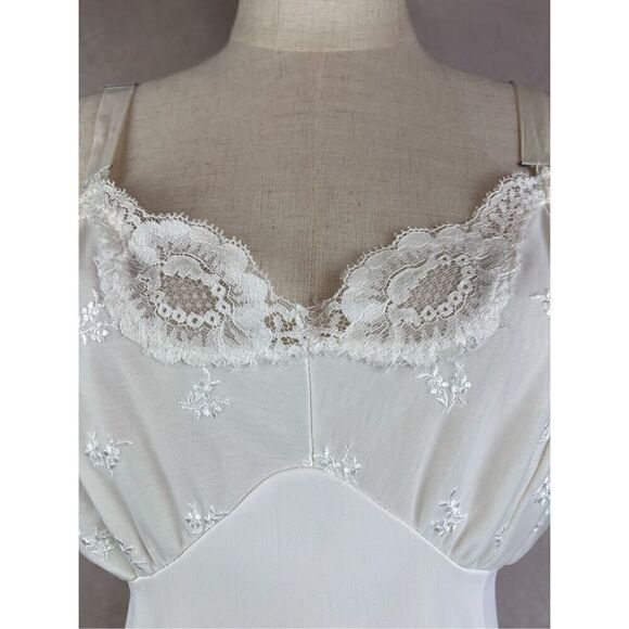 Vintage White Plus Size Slip Dress - Picture 10 of 12